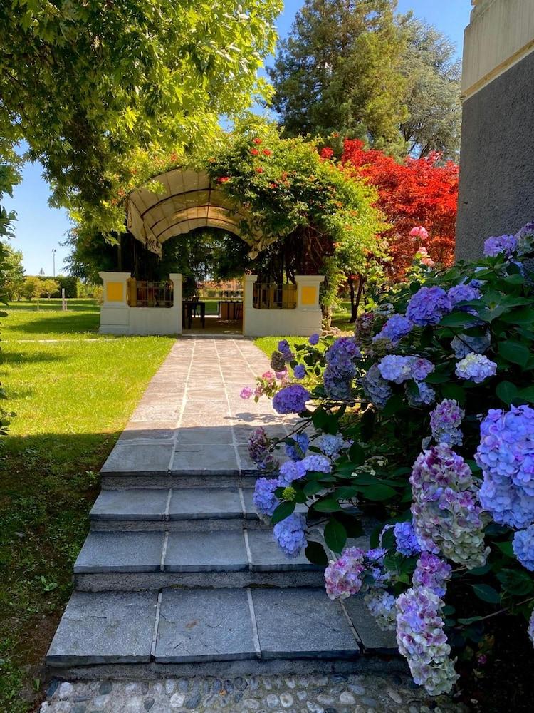 Hotel Villa Malpensa Виццола-Тичино Экстерьер фото