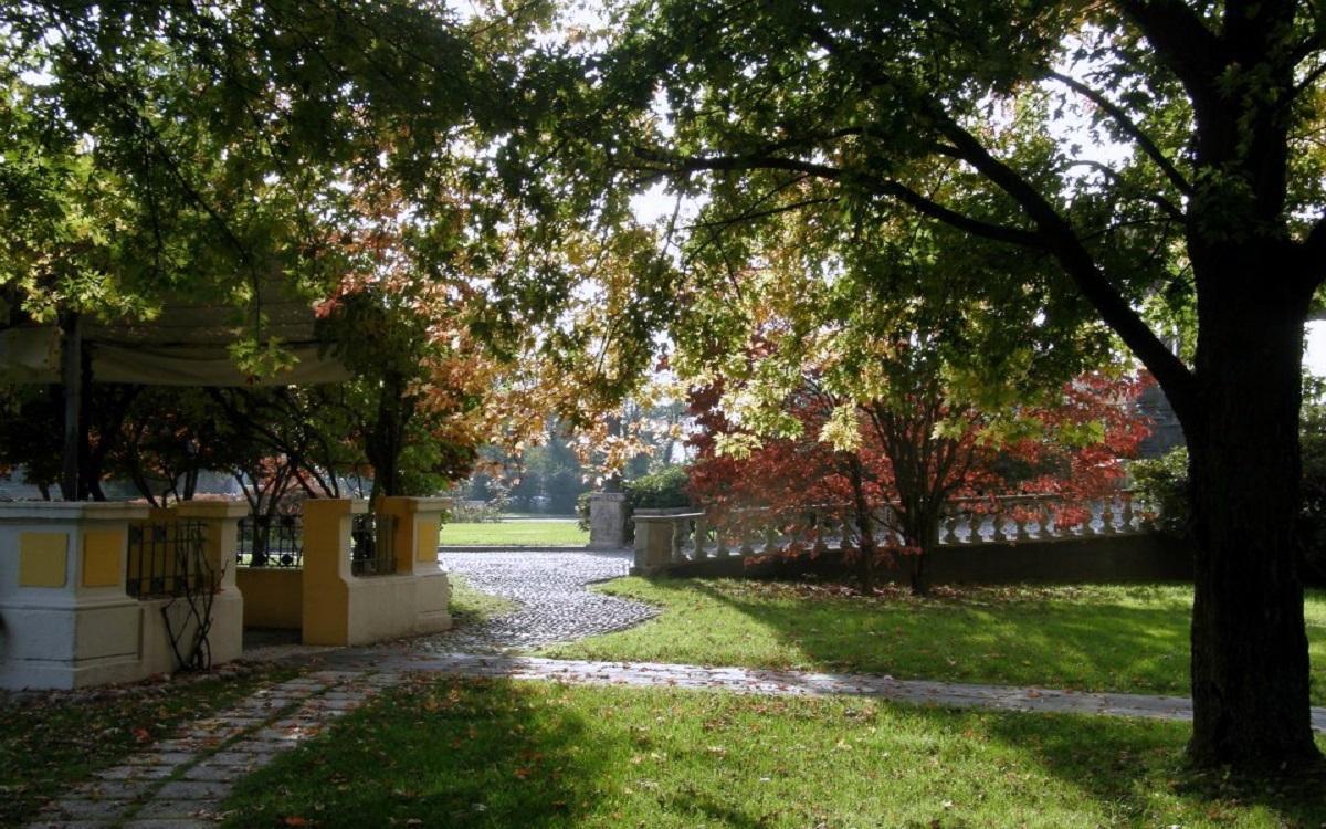 Hotel Villa Malpensa Виццола-Тичино Экстерьер фото