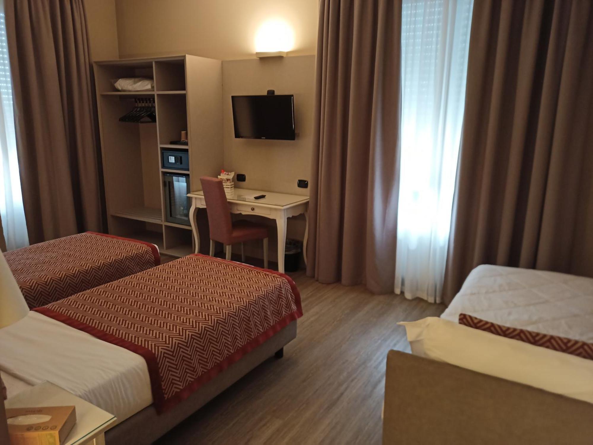 Hotel Villa Malpensa Виццола-Тичино Экстерьер фото