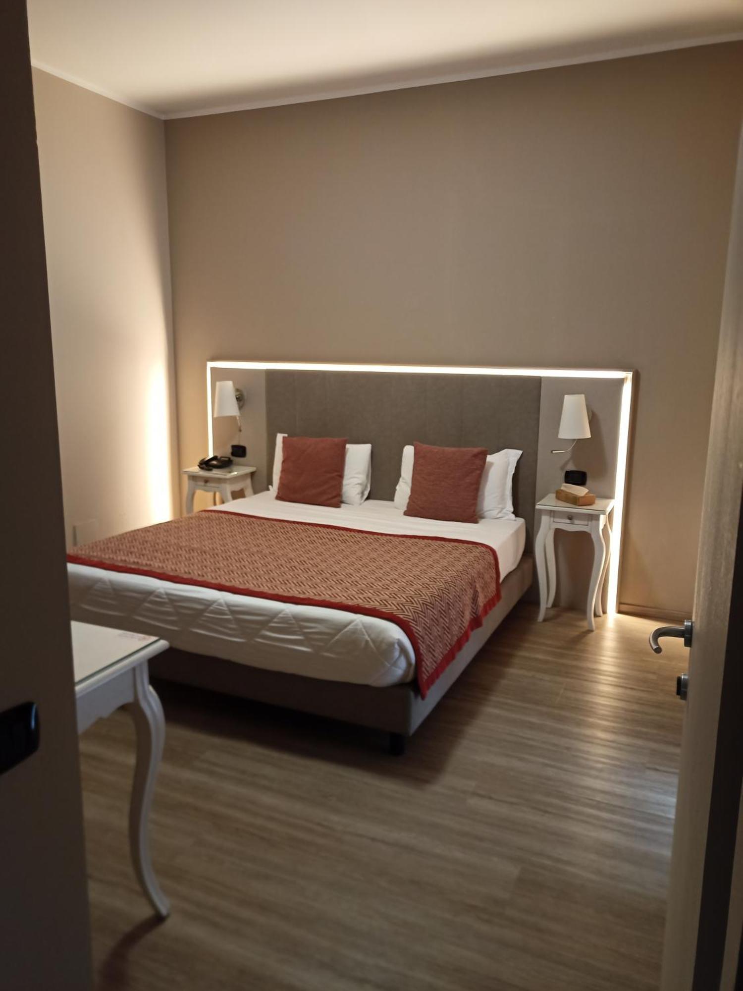 Hotel Villa Malpensa Виццола-Тичино Экстерьер фото