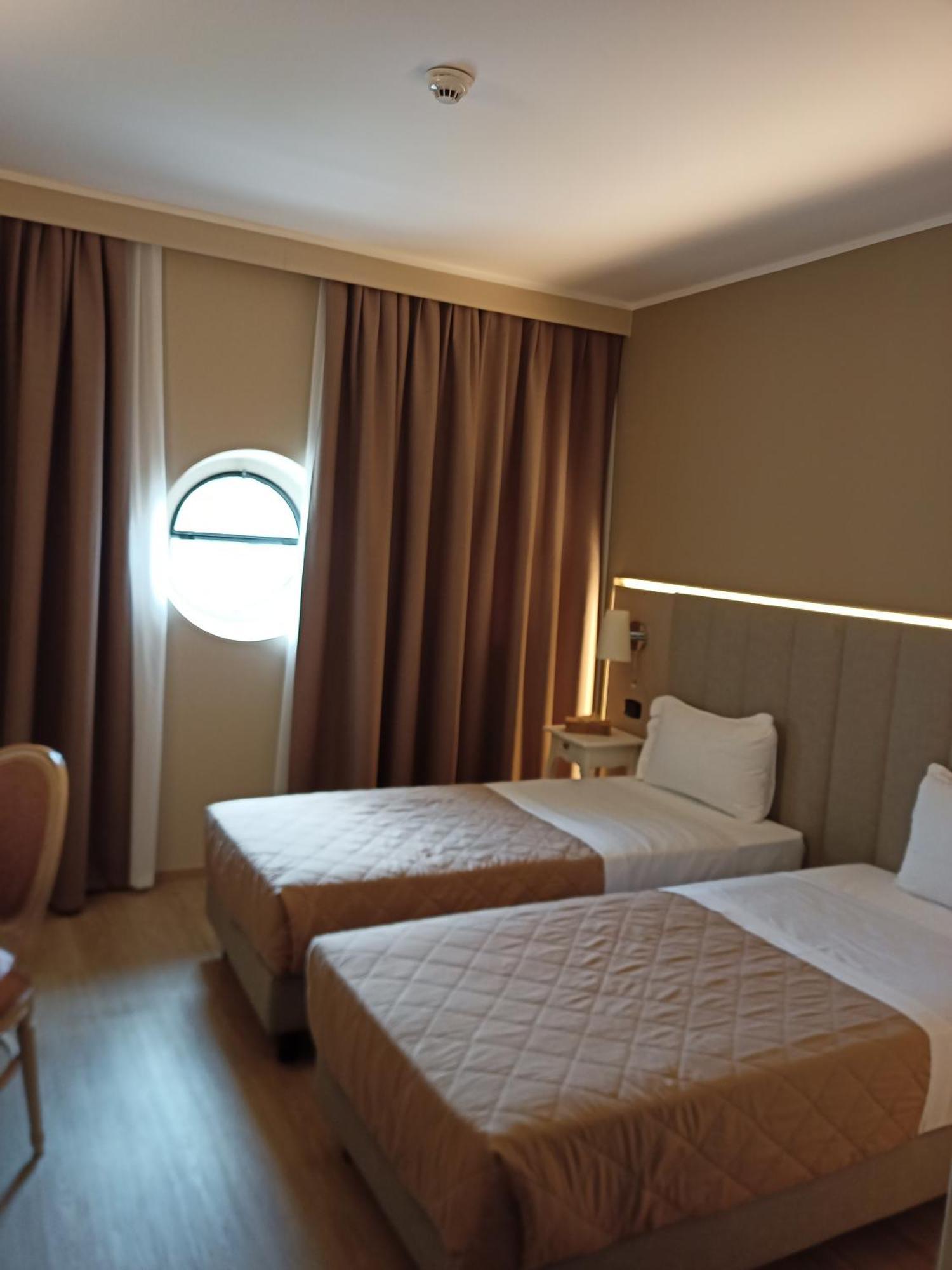 Hotel Villa Malpensa Виццола-Тичино Экстерьер фото