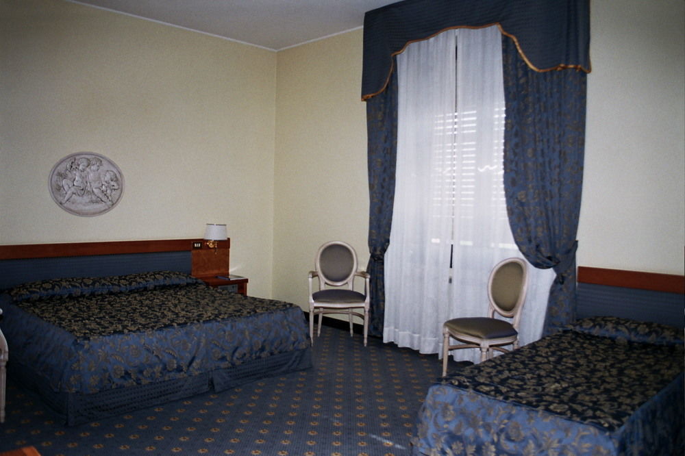 Hotel Villa Malpensa Виццола-Тичино Экстерьер фото