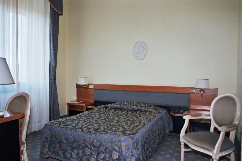 Hotel Villa Malpensa Виццола-Тичино Номер фото