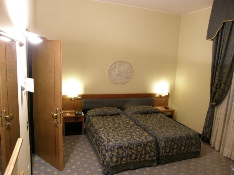 Hotel Villa Malpensa Виццола-Тичино Экстерьер фото