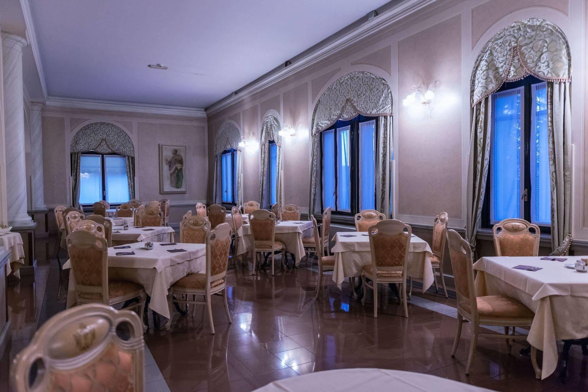 Hotel Villa Malpensa Виццола-Тичино Экстерьер фото