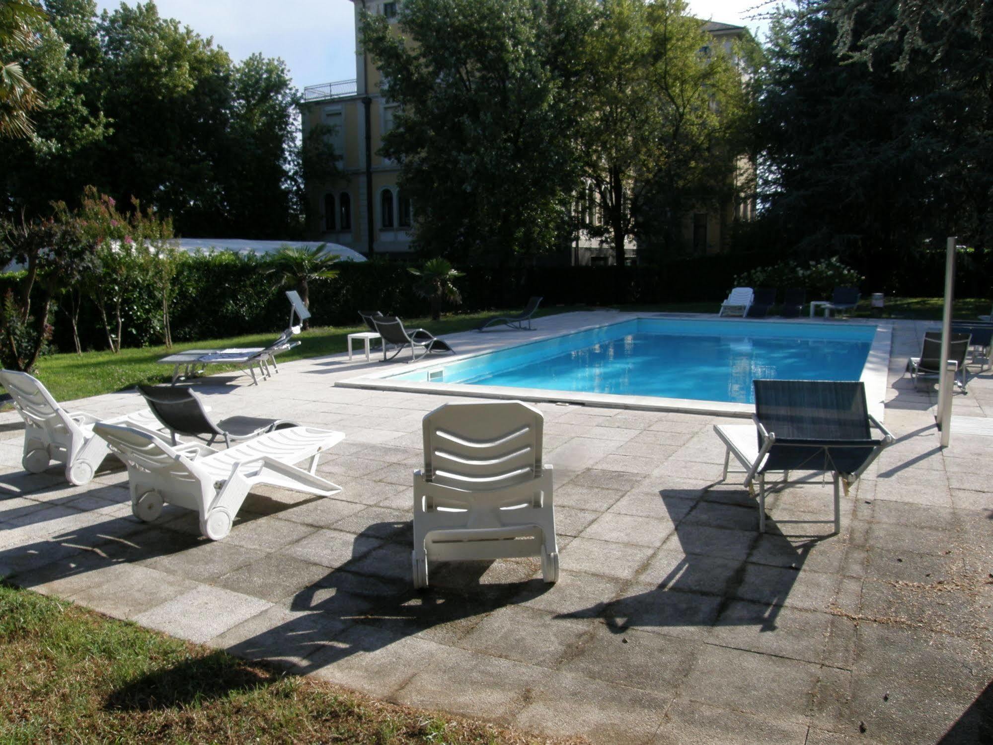 Hotel Villa Malpensa Виццола-Тичино Экстерьер фото